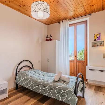 Appartement Castagno 2 On The Wayfarer's Path With Ac And Wifi