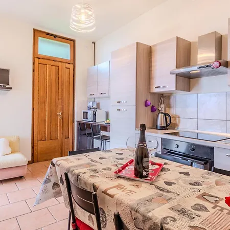 Castagno 2 On The Wayfarer's Path With Ac And Wifi Apartament